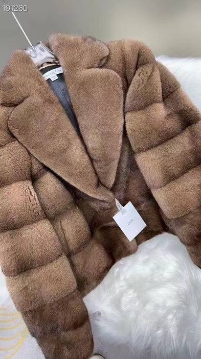 Шикарна норкова шубка в стилі diоr