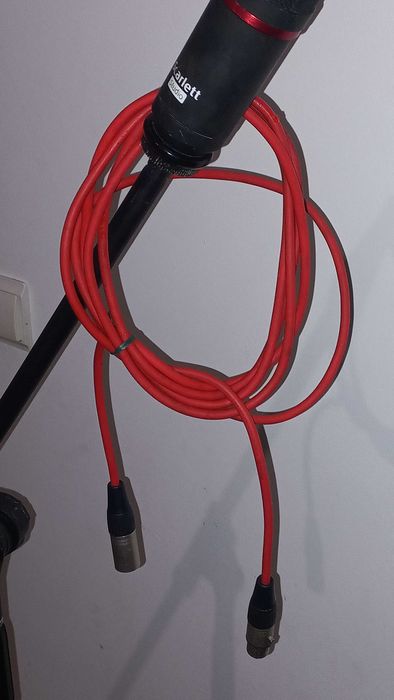 Microfone Scarlett Studio com Tripé Stagg