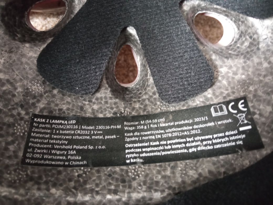 Kask z lampką LED
