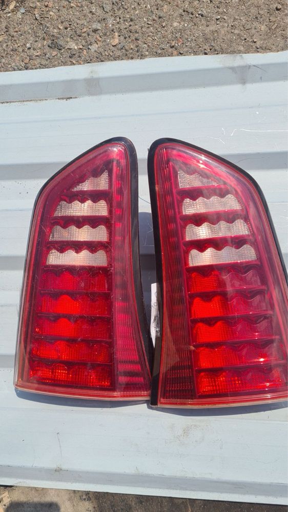 Фонарь левый правый Infiniti QX56 2004-09 и QX80 2010-15