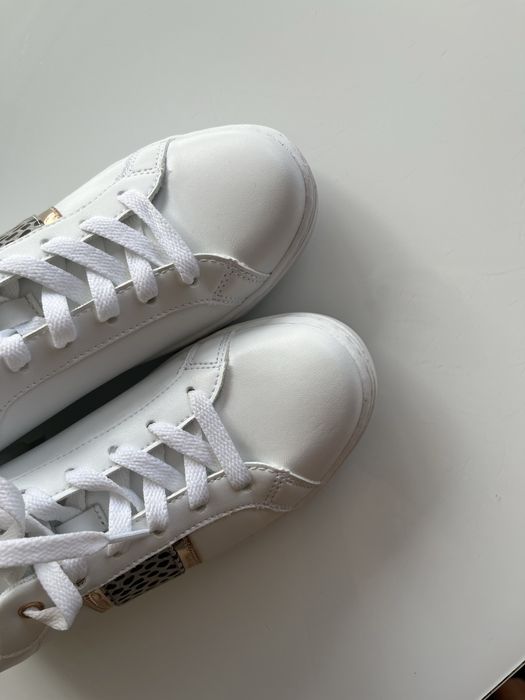 Nowe wiązane tenisówki roz 38 deichmann