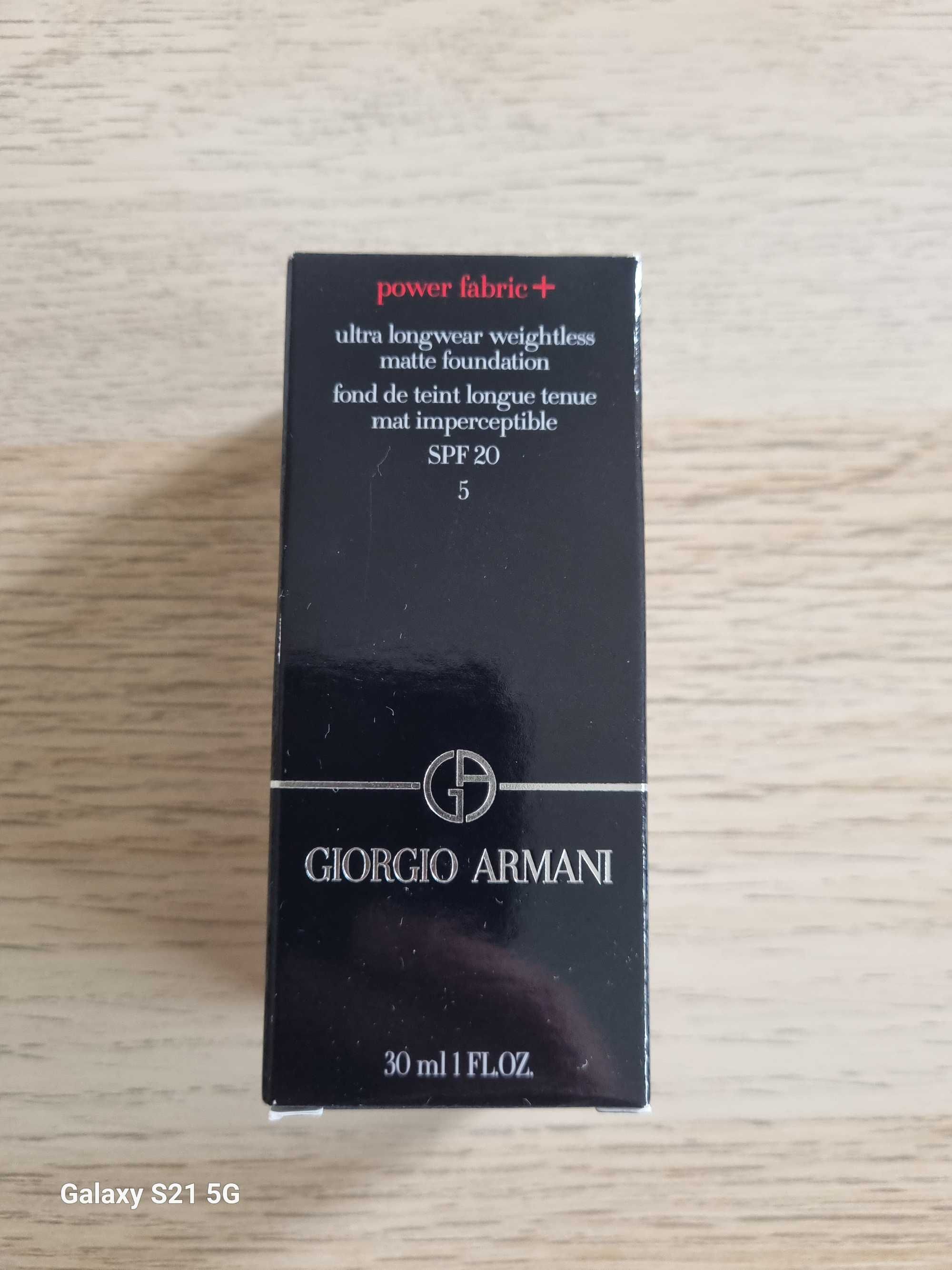 Puder matujący Giorgio Armani power fabrie + numer 5