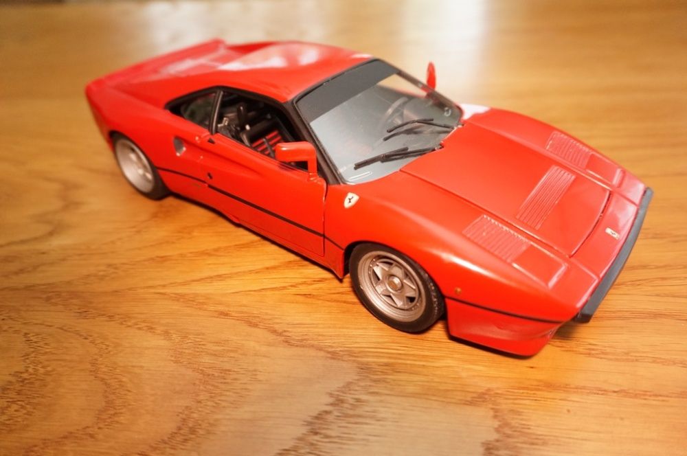 Ferrari 288 GTO Hot Wheels Elite 1:18