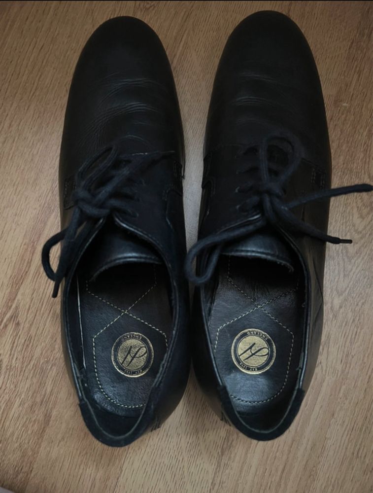 Eleganckie klasyczną czarne pantofle męskie skórzane
