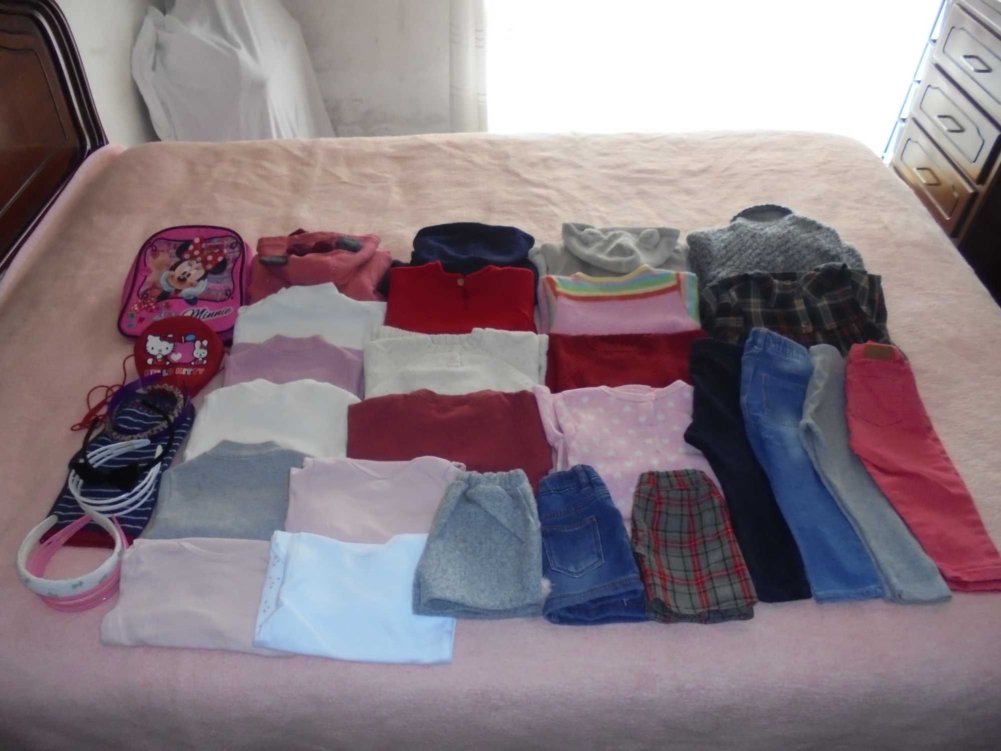 lote de roupa de menina a mochila