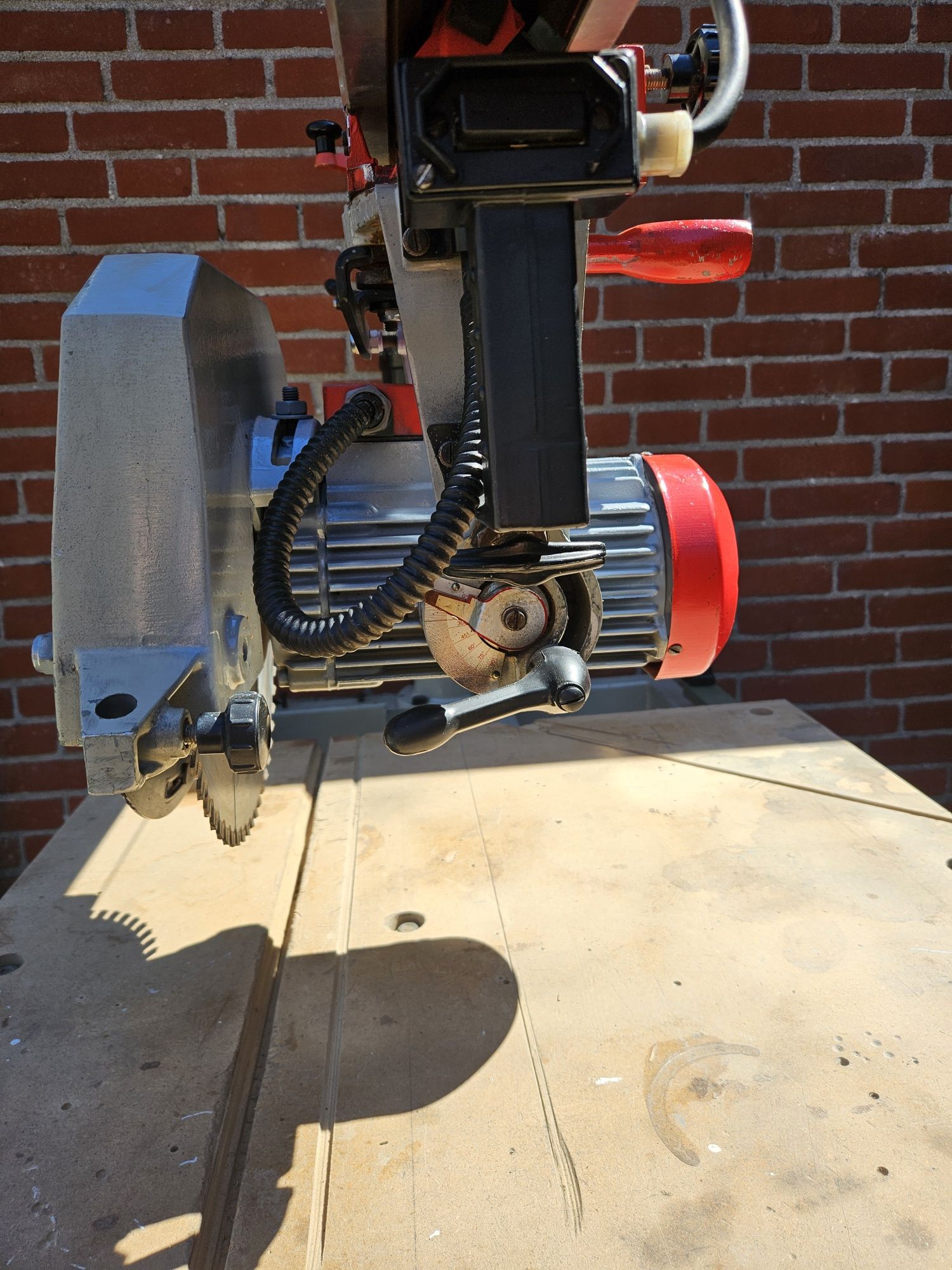 Omga Radial Piła Radialna/Ukośnica Dewalt
