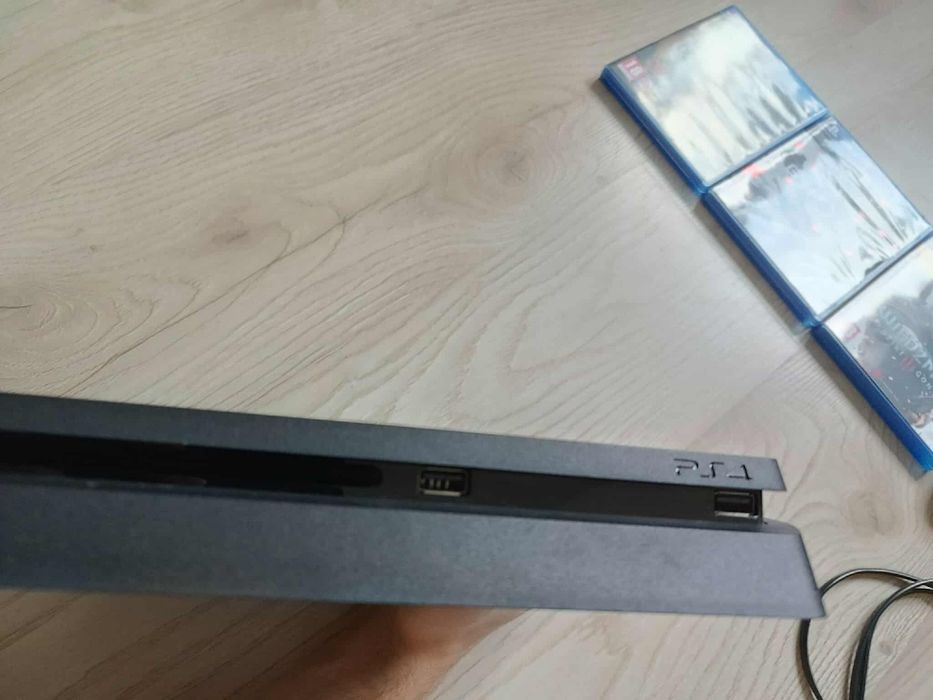 Ps4 Slim 500GB + 3 gry