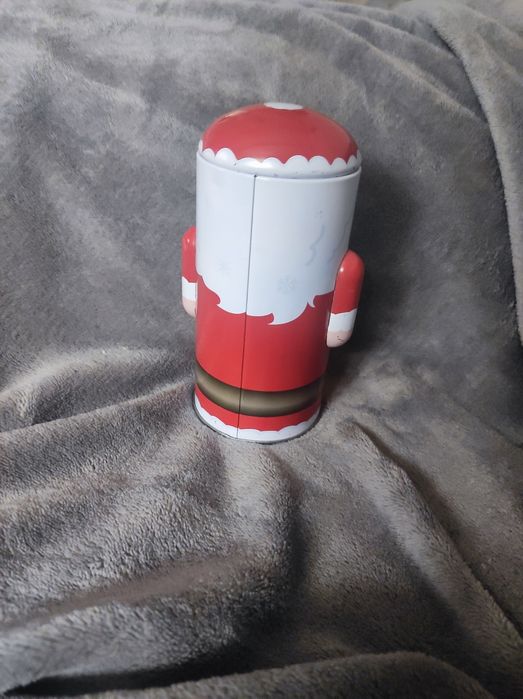 Metalowe pudełko na różności