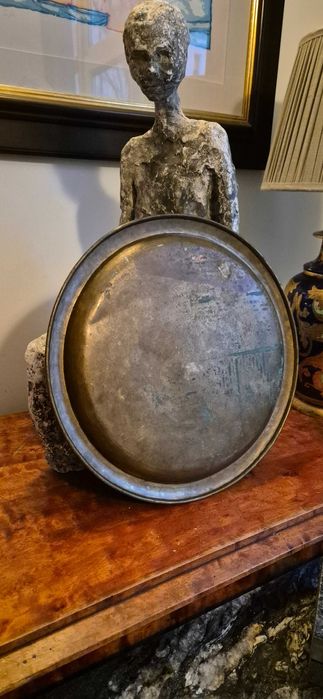 Przepiekna antyczna wiktoriańska okrągła mosiężna taca antyk