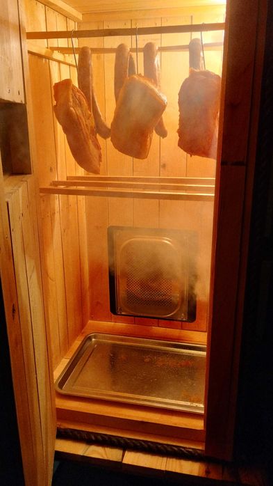 WĘDZARNIA ELEKTRYCZNA OCIEPLANA(zbudowana z drewna olchowego)