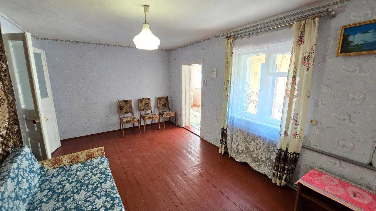 Добротний будинок у Леськах