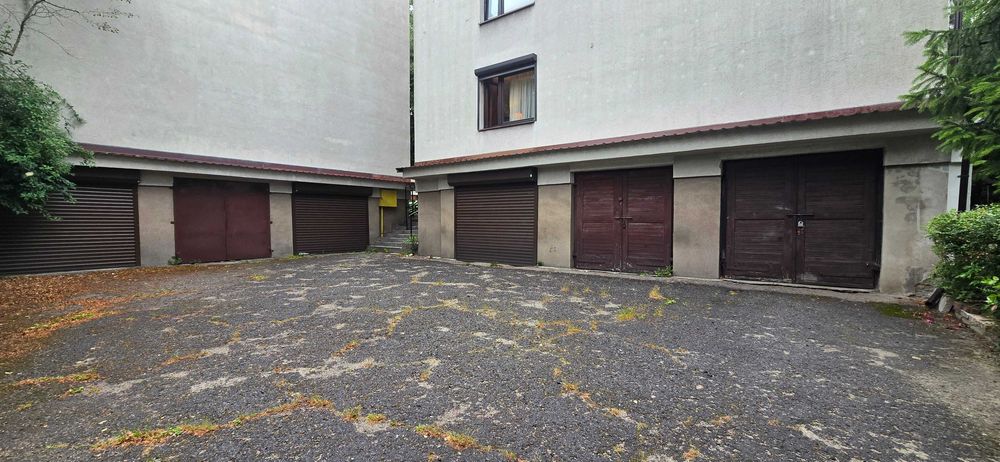 Garaż w bloku na os. Ptasim w Katowicach, Prąd