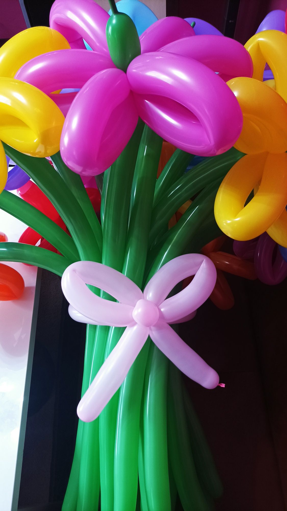 Bukiet kwiatów z balonów