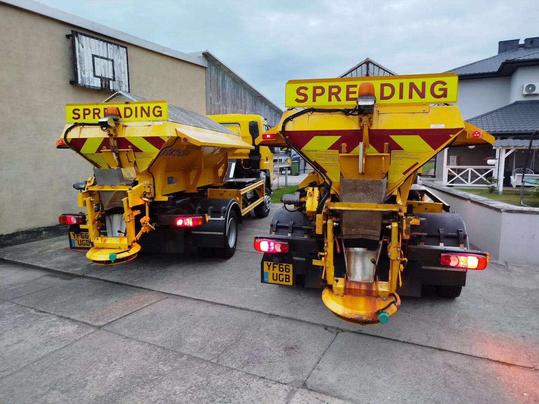 Mitsubishi CANTER 4x4 FUSO 180KM 6C18 Piaskarka Solarka Gritter Hydraulika Euro 6  2016/17 4x4 ECON Niski Przebieg DMC 7000kg Schmidt piaskarka solarka
