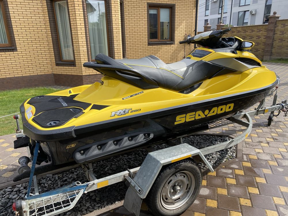 Продам гідроцикел BRP RXT 260