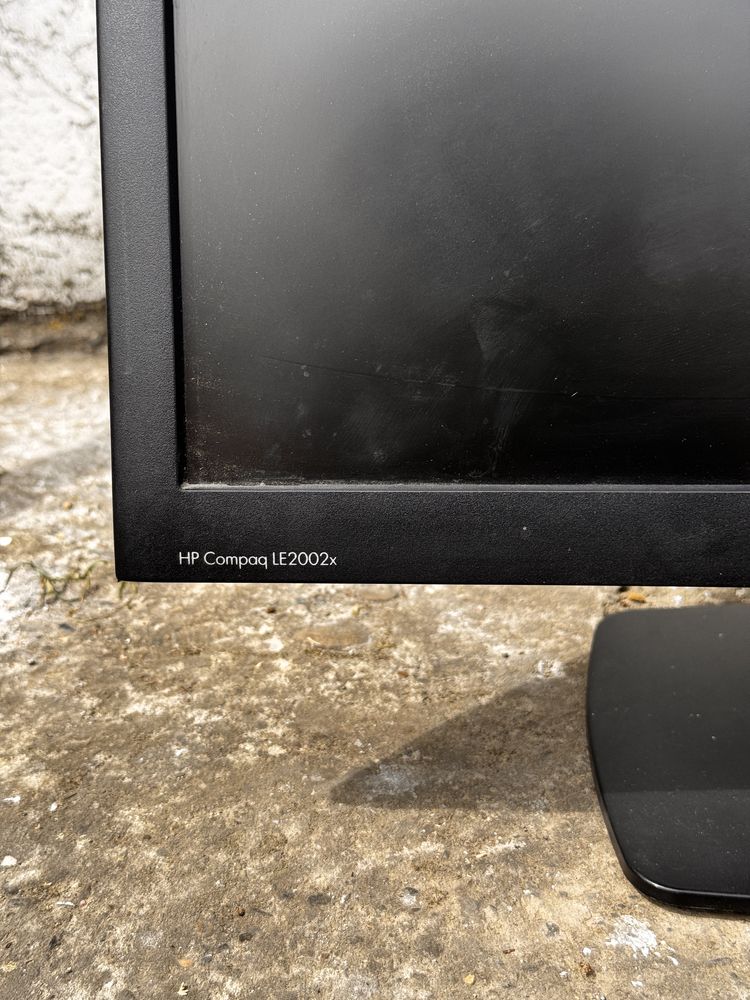 Монітор hp compaq le2002x