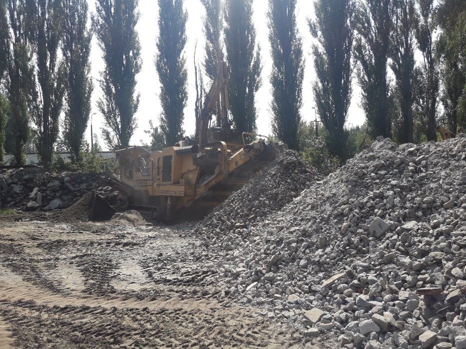 Rozbiórki, wyburzenia, kruszenie betonu, usługi sprzętem budowlanym