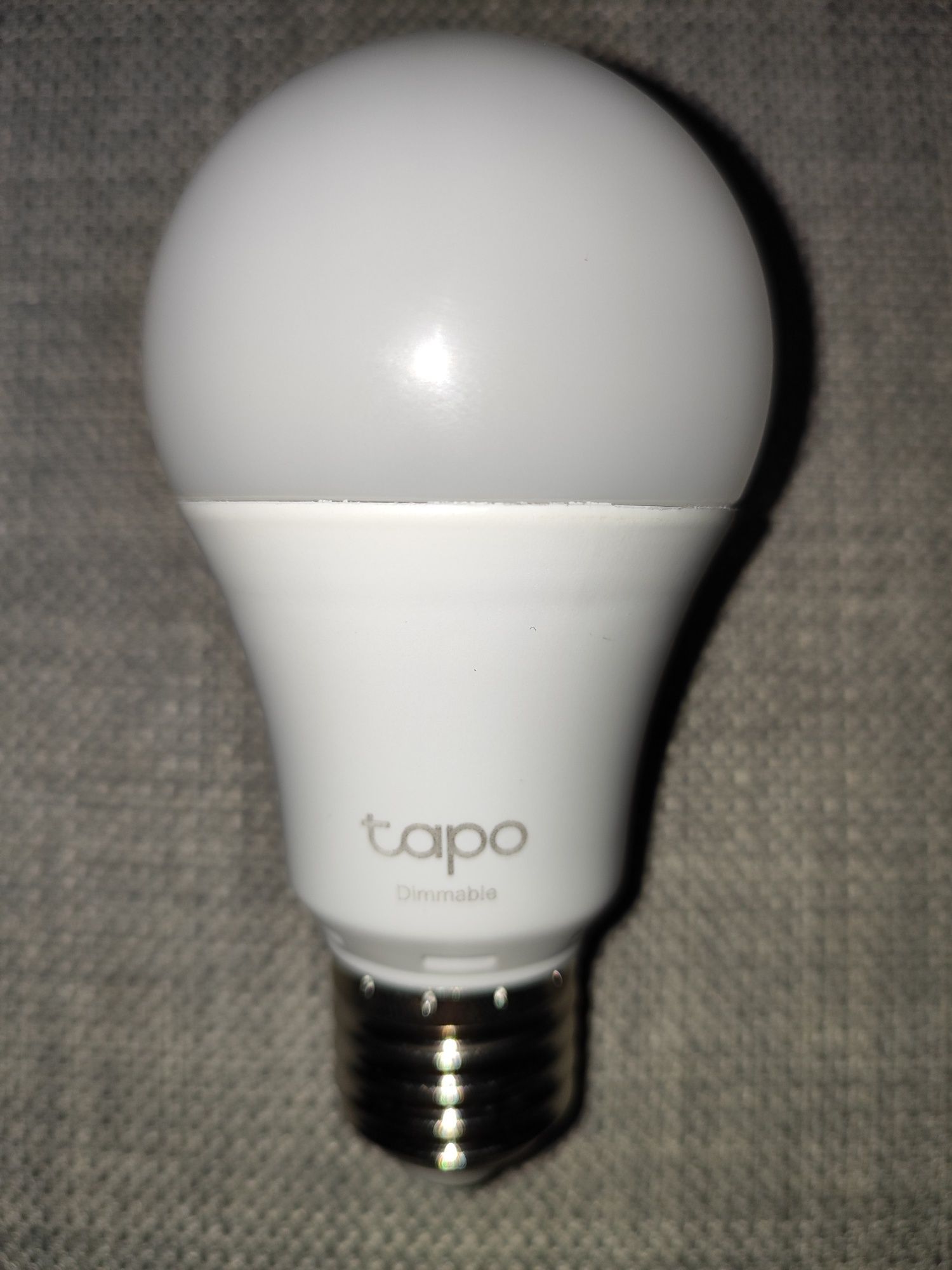 Lâmpada inteligente LED regulável WI-FI TAPO (Smart WI-FI light bulb)
