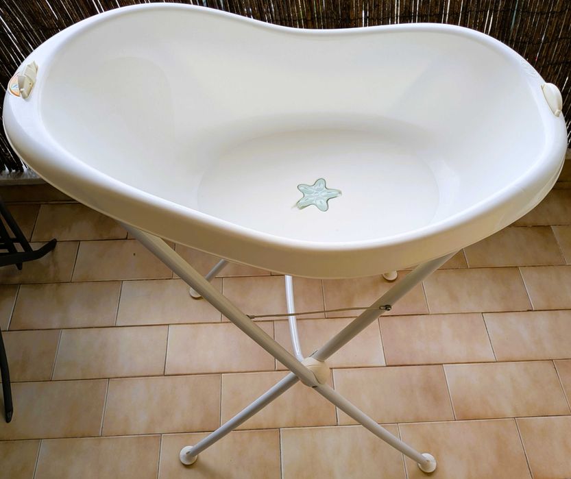 Banheira Bebeconfort com Suporte e Esvaziador – Usada em Bom Estado