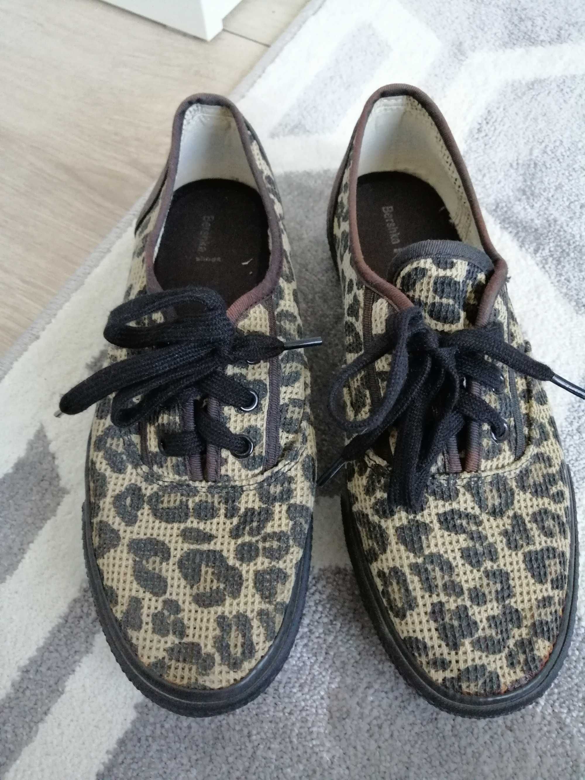 Trampki Bershka panterka 39