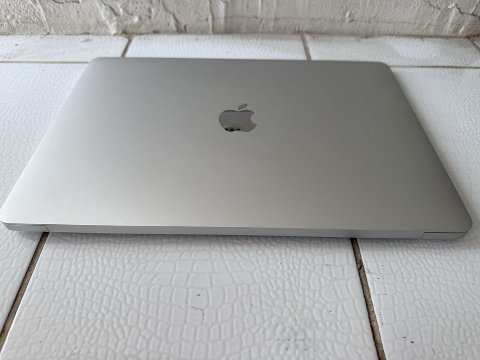 MacBook Air 13 2020 i3 8/256 GB Silver