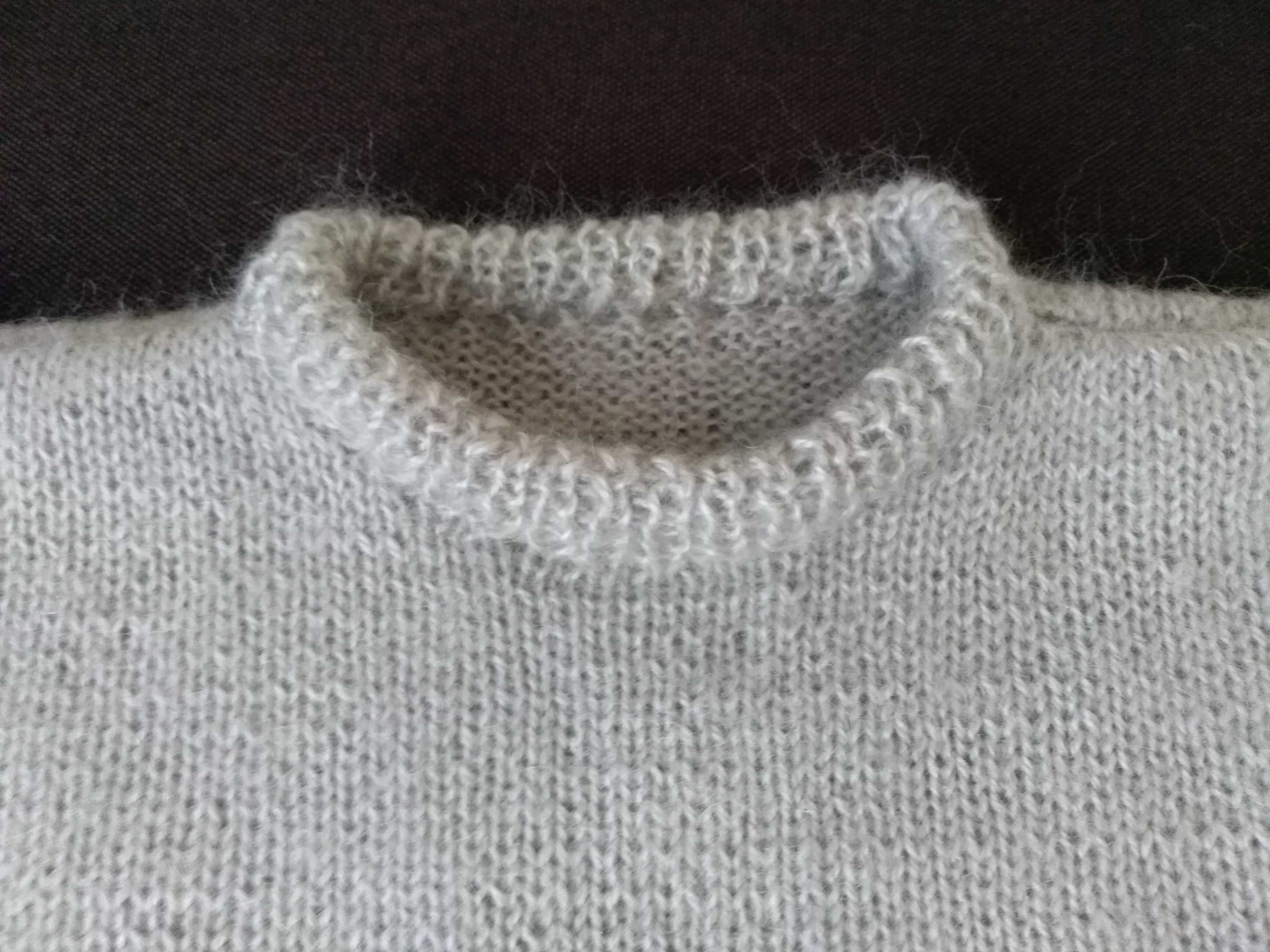 Nowy sweter ręcznie robiony z włóczki moherowej jasnoszary unisex