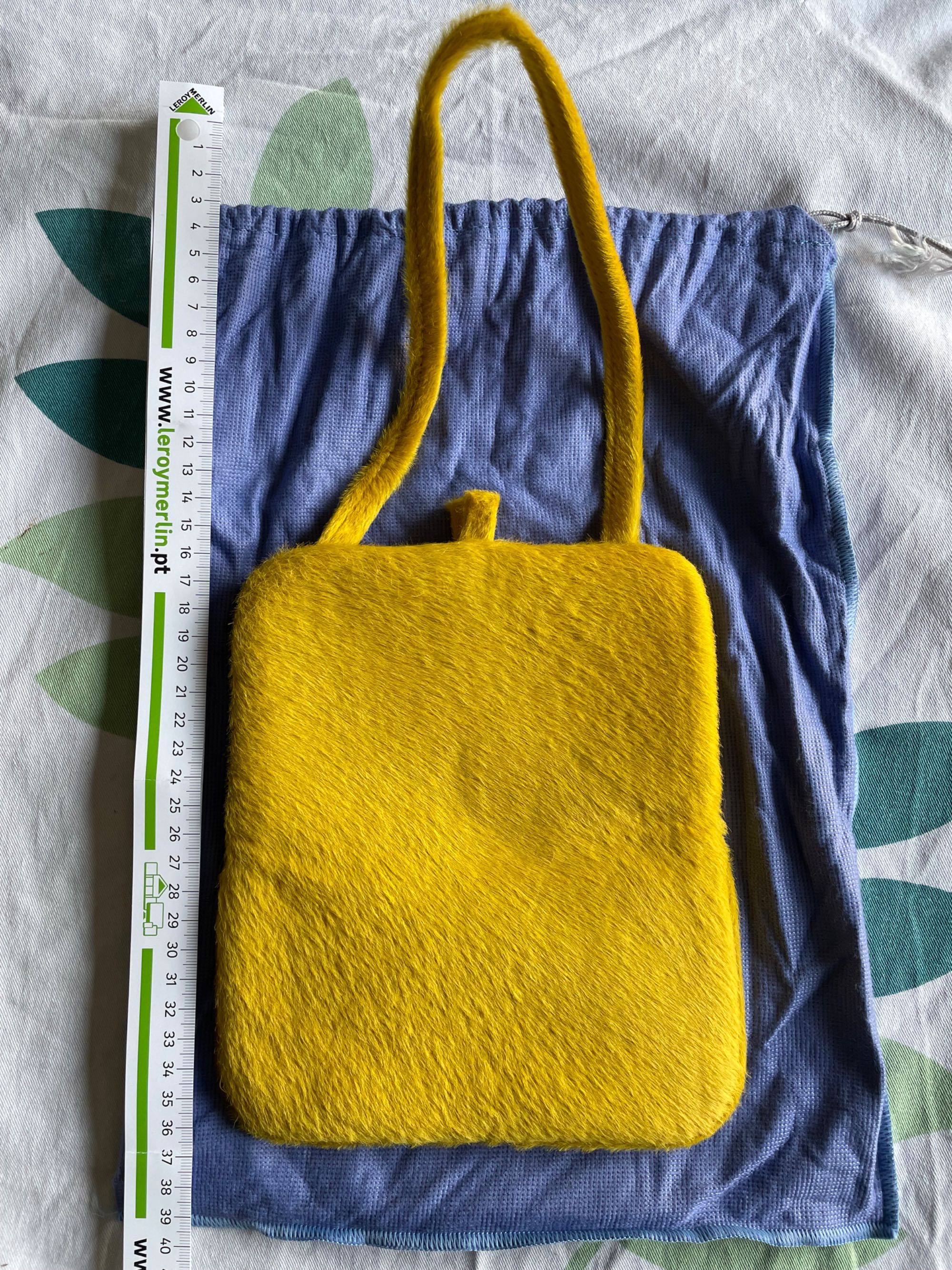 Clutch bolsa carteira de mão Pablo Fuster em pêlo amarelo
