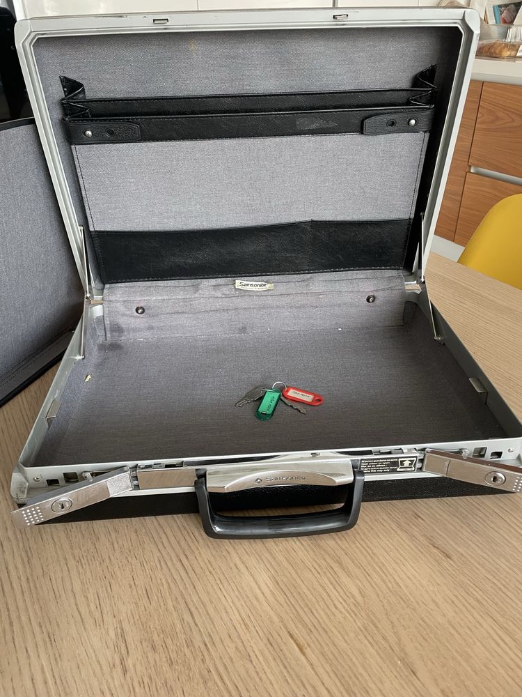 Mala samsonite preta