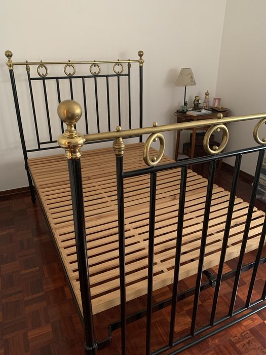 Cama antiga em ferro