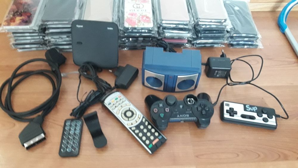 Електроніка 65 штук чохлів добрих