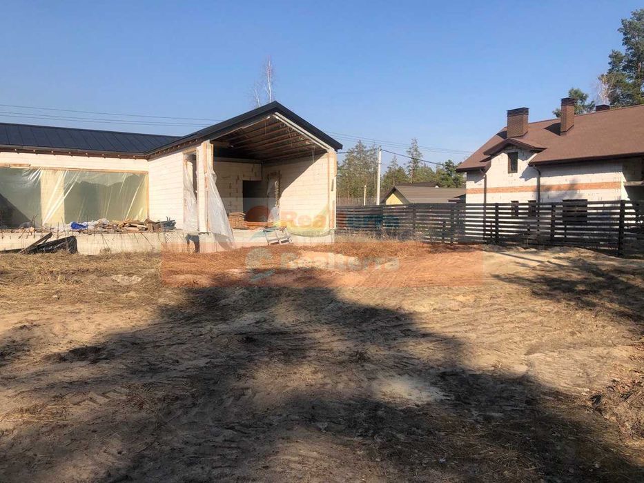 Сучасний недобудований будинок біля Десни
Крутий проєкт Вища Дубечня