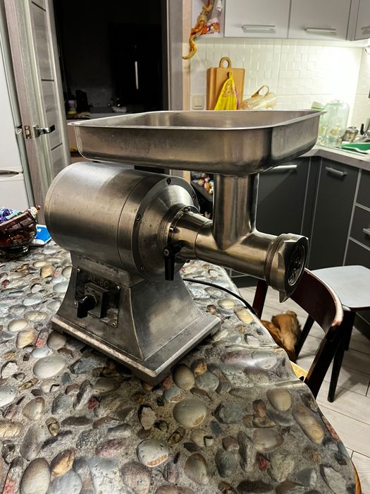 Професійна м'ясорубка Vektor AL-80 - в чудовому робочому стані

ОТЛИЧ