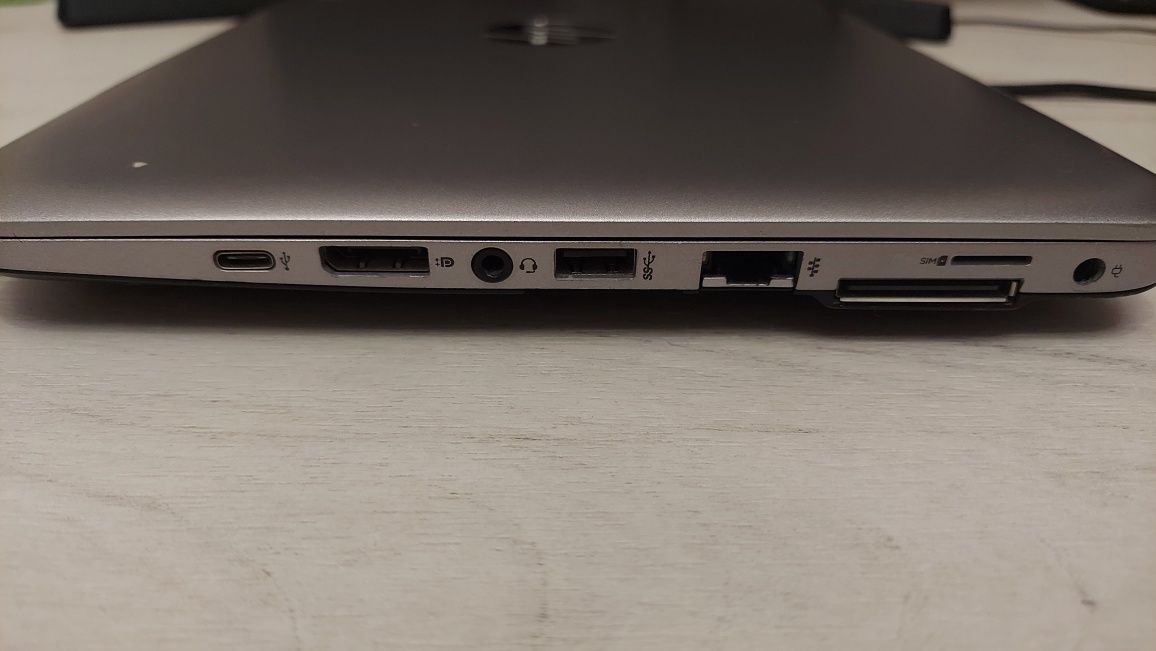 HP 14'1366*768/  Intel i5 - 6300/ SSD / Ddr4 8gb