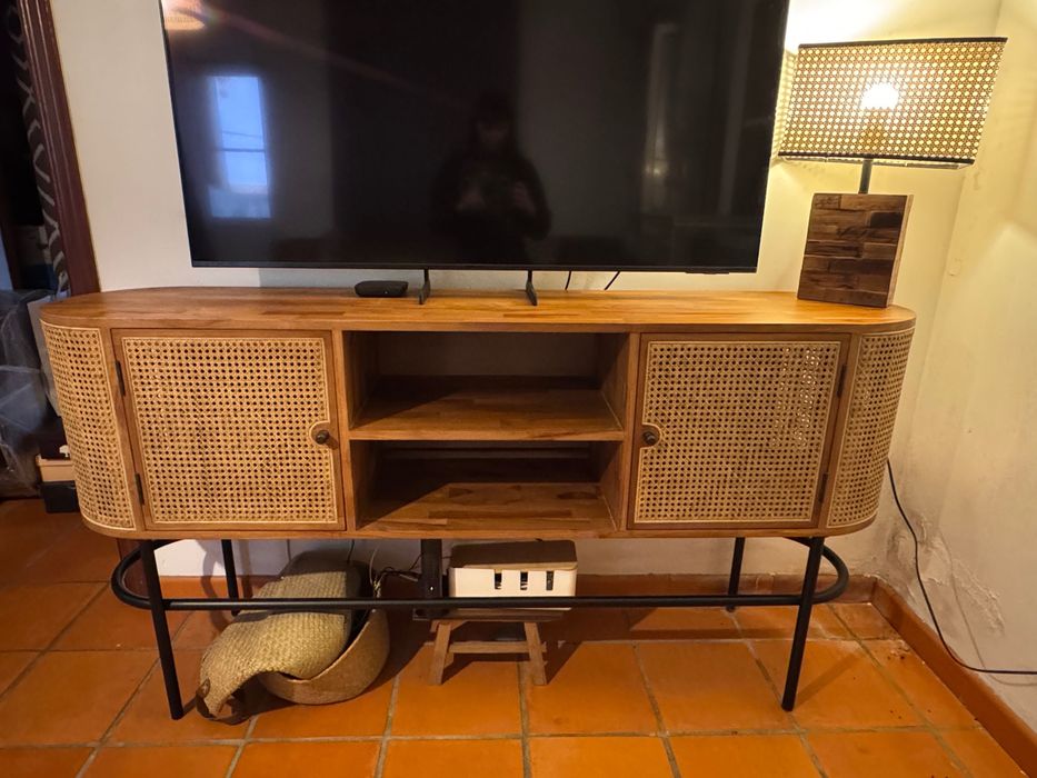 Movel de sala em Madeira de Manga e Rattan