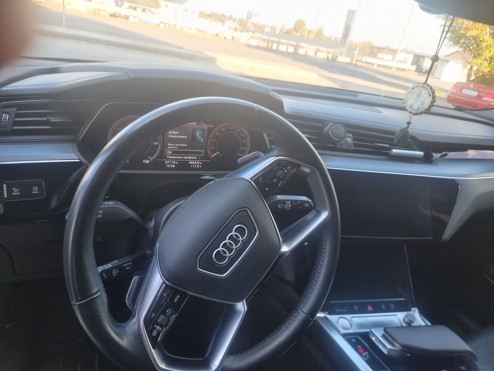 Продам Audi e-tron