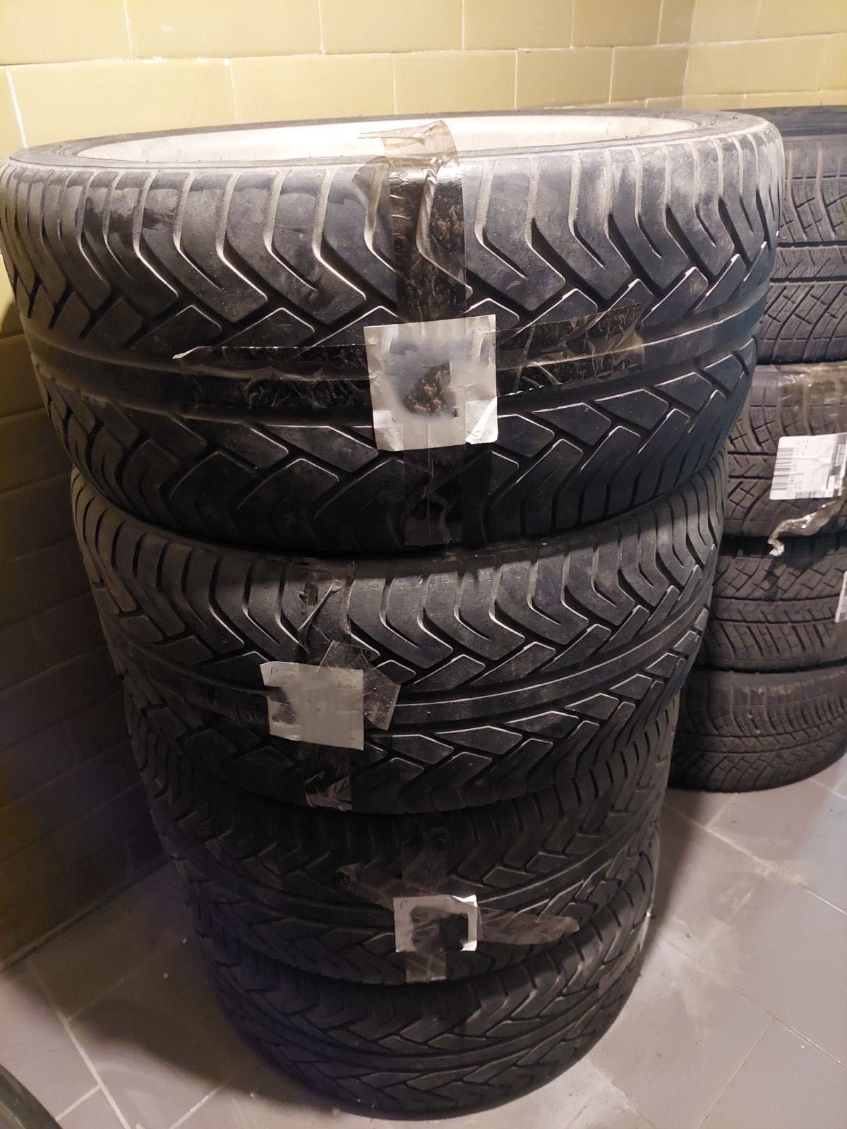 Диски с резиной Yokohama для  Land Rover  295/35 r22 Arden