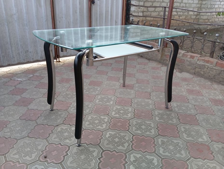 Кухонный стол и стулья