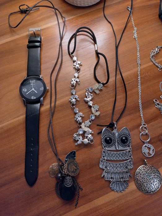 Biżuteria. Łańcuszki itp.