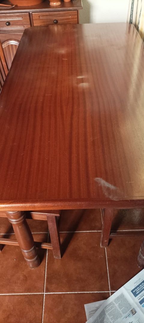 Mesa com 4 cadeiras