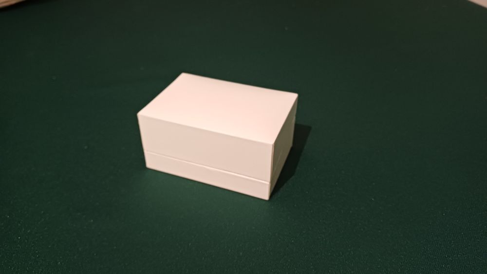 Pudełko na pierścionek/obrączkę/obrączki