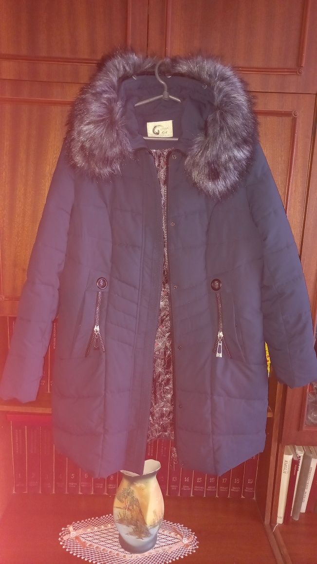 Продам женску очень тёплую зимнюю курточку