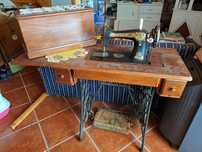 Maquina de costura com movel