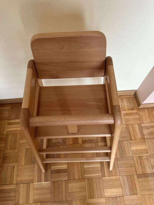 łóżeczko dziecięce krzesełko do karmienia