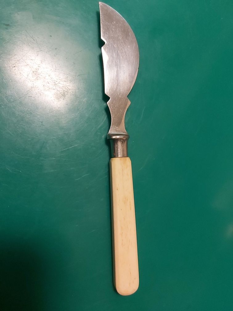 Stary przedwojenny nożyk