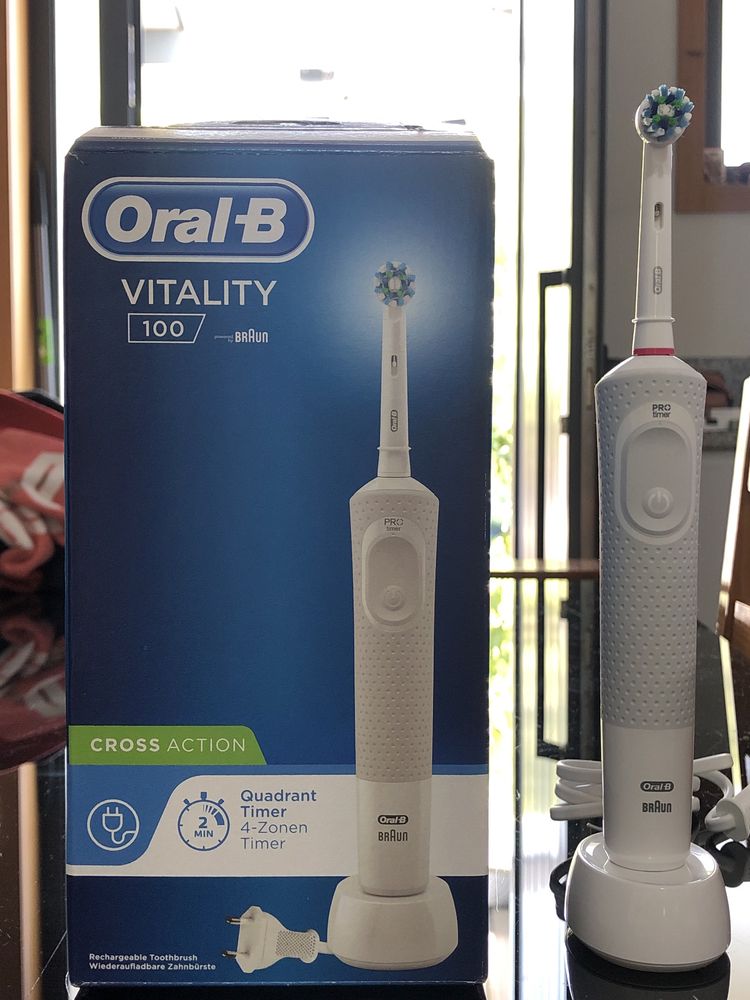Escova de dentes elétrica Oral B