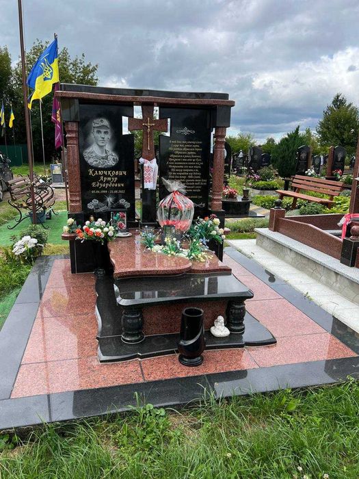 Виготовлення пам’ятників загиблим воїнам в Луцьку та області.