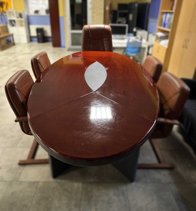 Стол для конференций, переговоров  Дорогая мебель с креслами