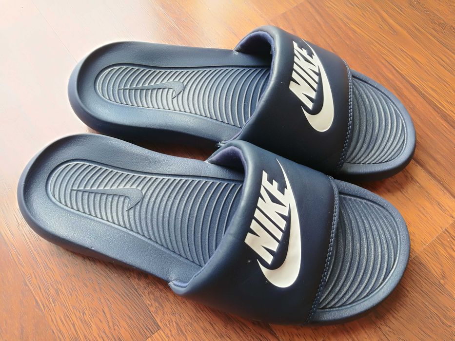 Klapki Nike r. 44 granatowe stan bardzo dobry