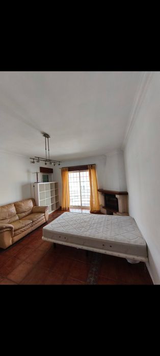 Quarto em Caxias perto da estação