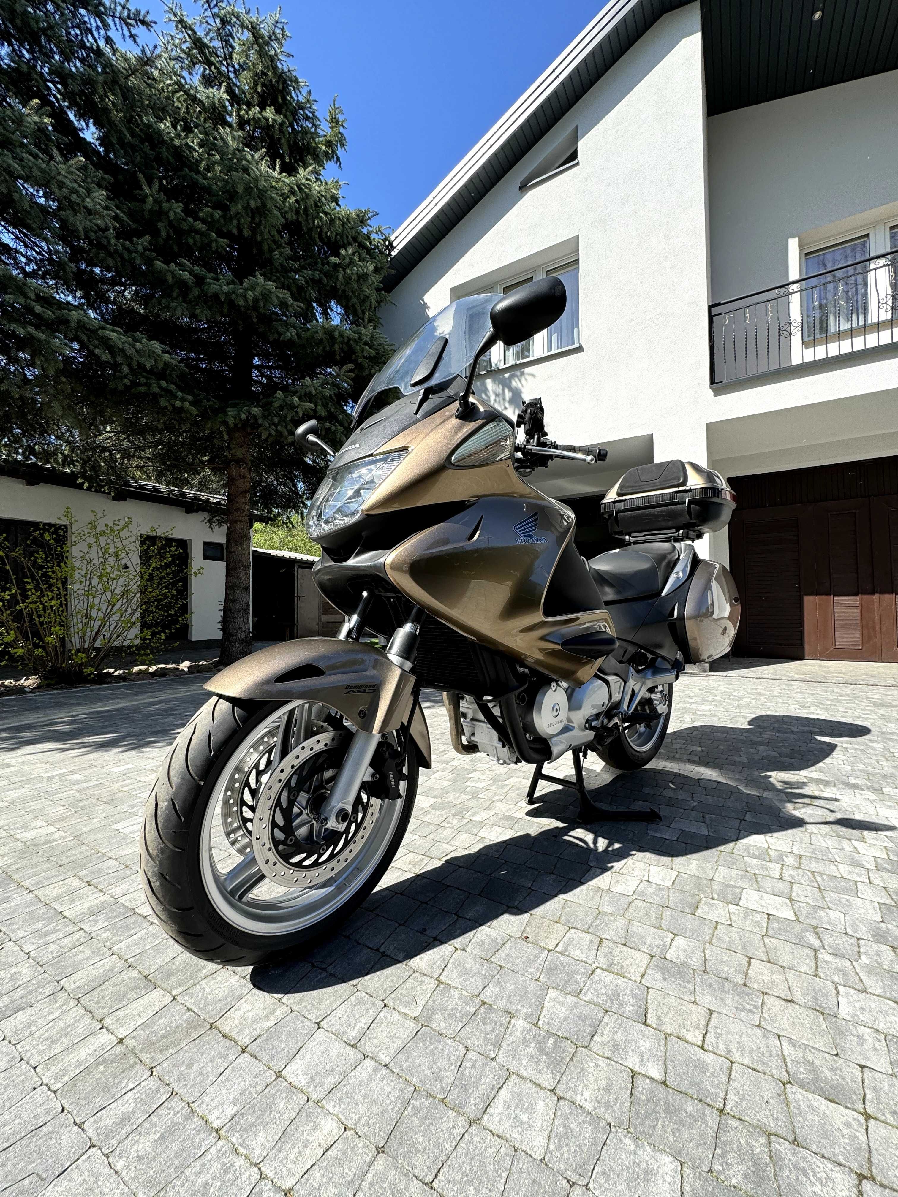 Sprzedam motocykl Honda Deauville 700cc – 2006 rok